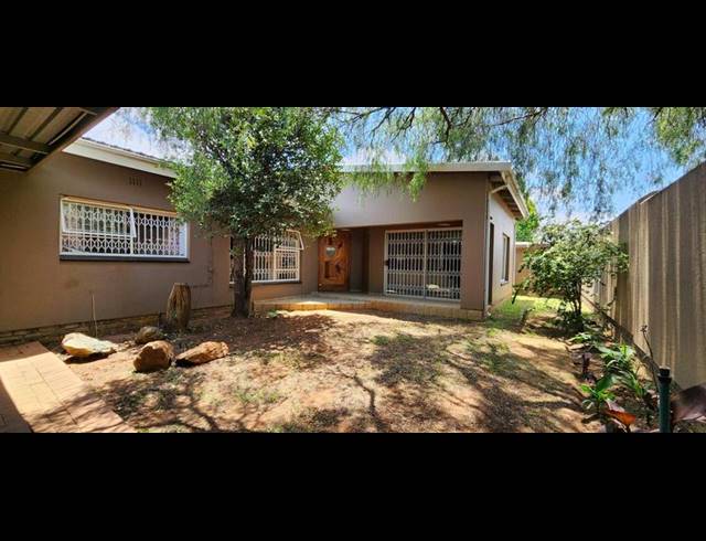 4 BEDROOM HOUSE FOR SALE IN VERWOERDPARK